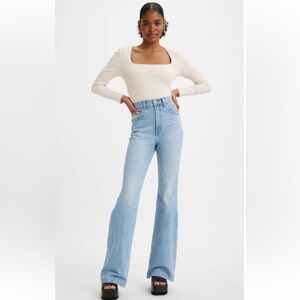 Levi’s Premium 70s High Flare Women’s Jeans with Distressed Details.